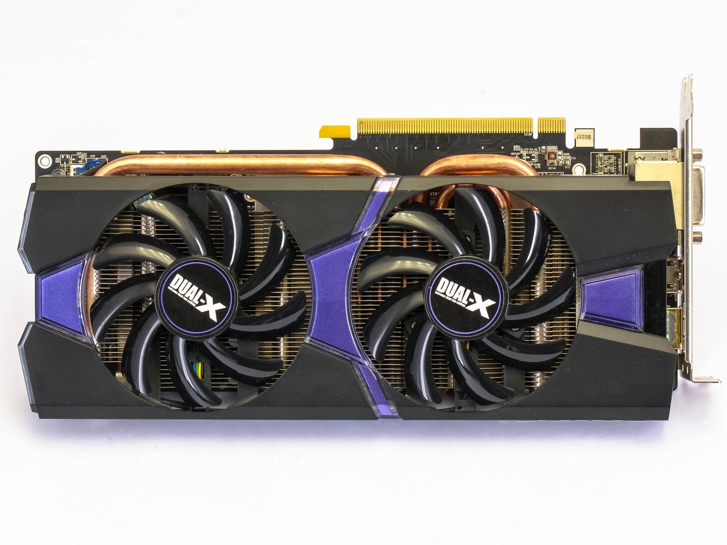 2× Sapphire R9 285: Dual-X a příjemné překvapení Compact