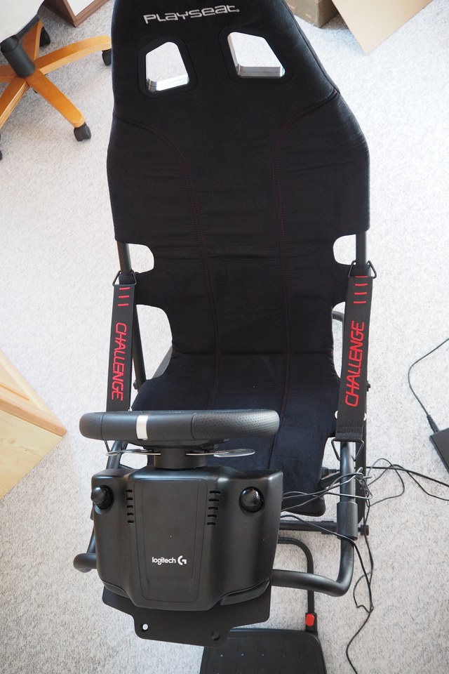 Playseat Challenge a Evolution: Zabořte se do závodění!