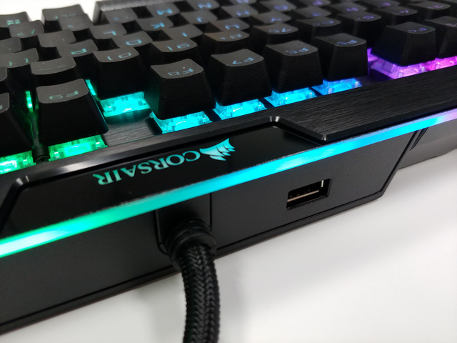 Corsair K95 RGB Platinum XT - Blesková PBT tlačítka