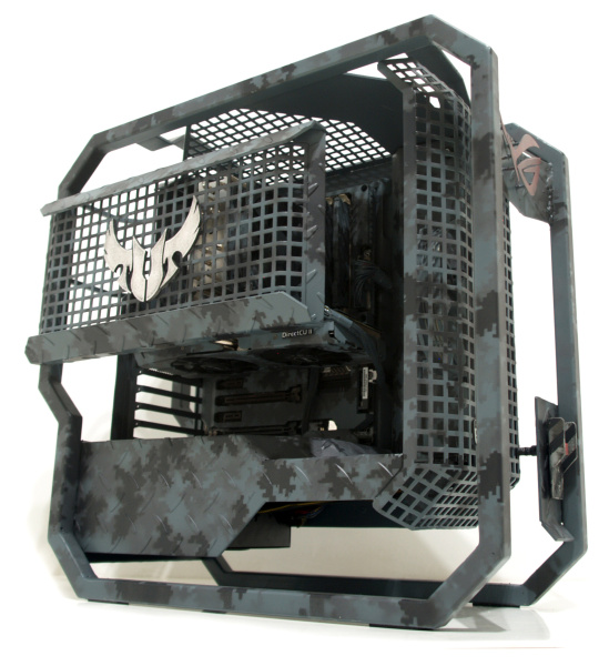 Custom case pro Boost my PC 5 v armádním stylu