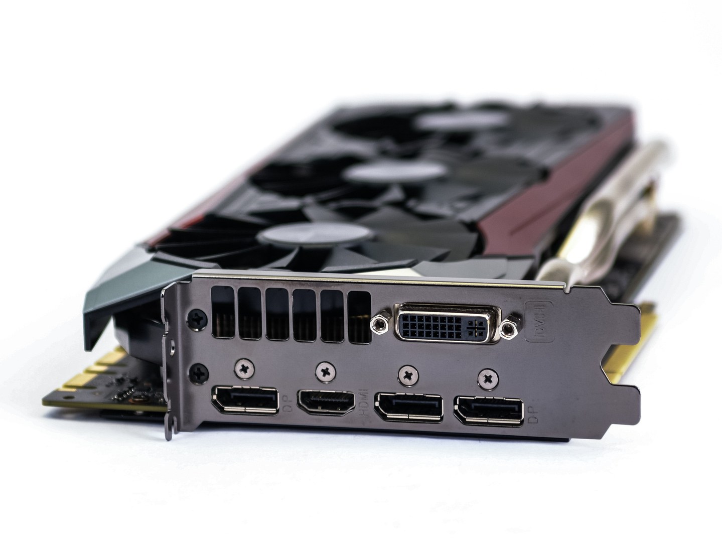 Asus Strix GeForce GTX 980 Ti a Strix R9 390 s DCU III v testu