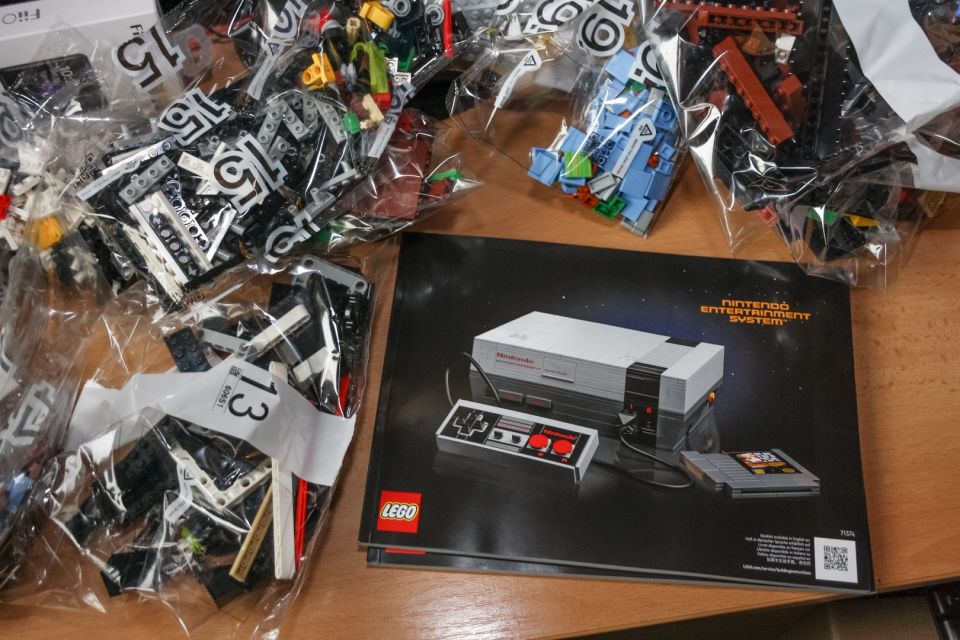 NES, jeho jméno je Lego NES!