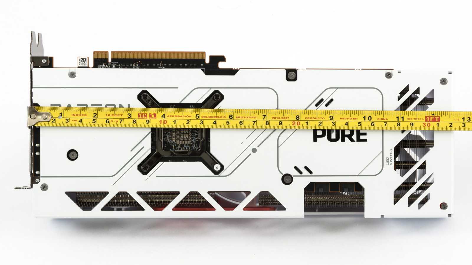 Test Sapphire Pure AMD Radeon RX 7700 XT: Těch pár stovek určitě připlaťte