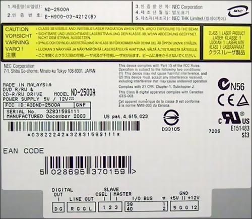 Velký chip: NEC D63630GM, malý chip: NEC C3330GC.