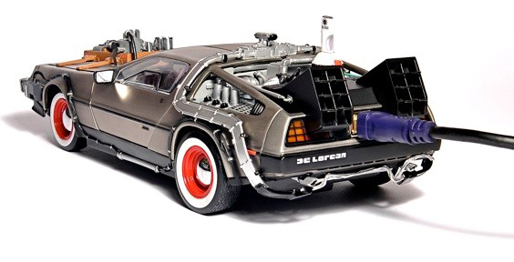 Stroj času DeLorean DMC-12 s 500GB prostoru