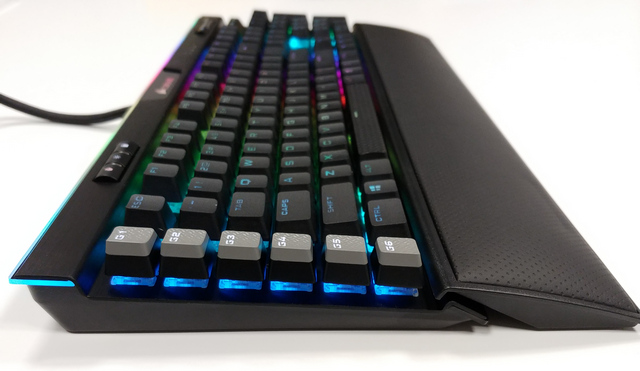 Corsair K95 RGB Platinum XT - Blesková PBT tlačítka