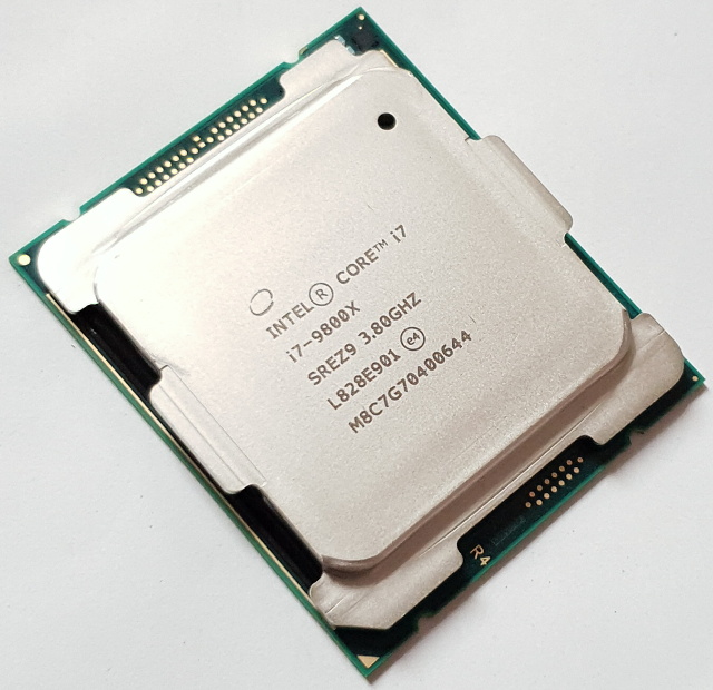 Intel Core i7-9800X: Osm jader Skylake-X v testu