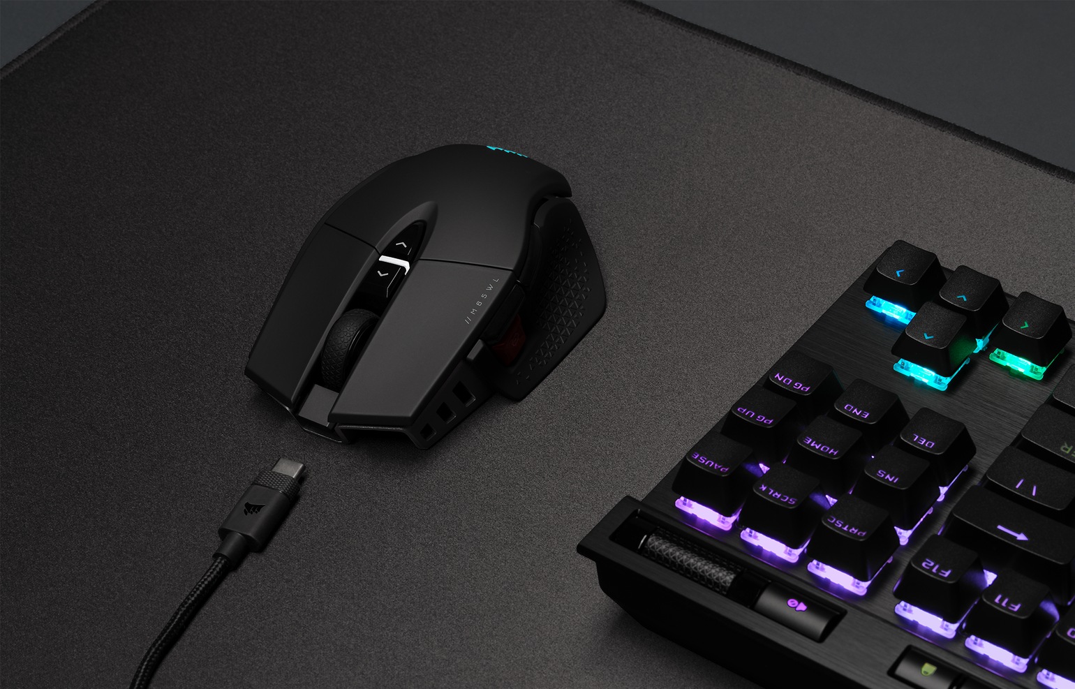 Corsair M65 Ultra RGB Wireless – Designová herní myška bez vodítka