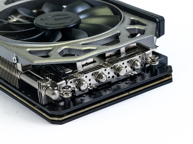 EVGA GeForce GTX 1080 Ti SC2 iCX: pro extrémní ladění