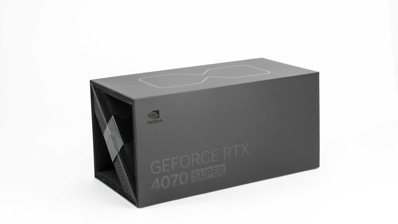 Test Nvidia GeForce RTX 4070 Super FE: Připravte se, sešup cen je tu!