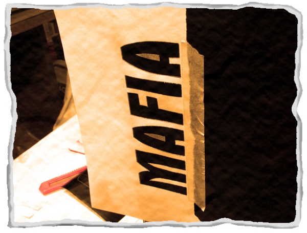 Skříň ve stylu Mafia II by Stoobi – kdo bude vrchní mafián?