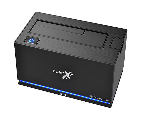 BlacX Urban – atraktivní dokovací stanice s Wi-Fi od Thermaltake