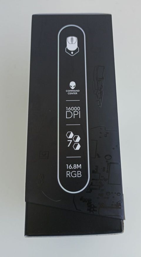 Dell Alienware 610M - mimozemské torpédo zabíjí s kabelem i bez
