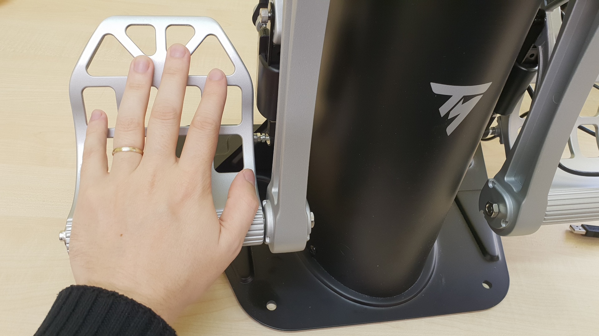 Thrustmaster Pendular Rudder – kovářské veledílo