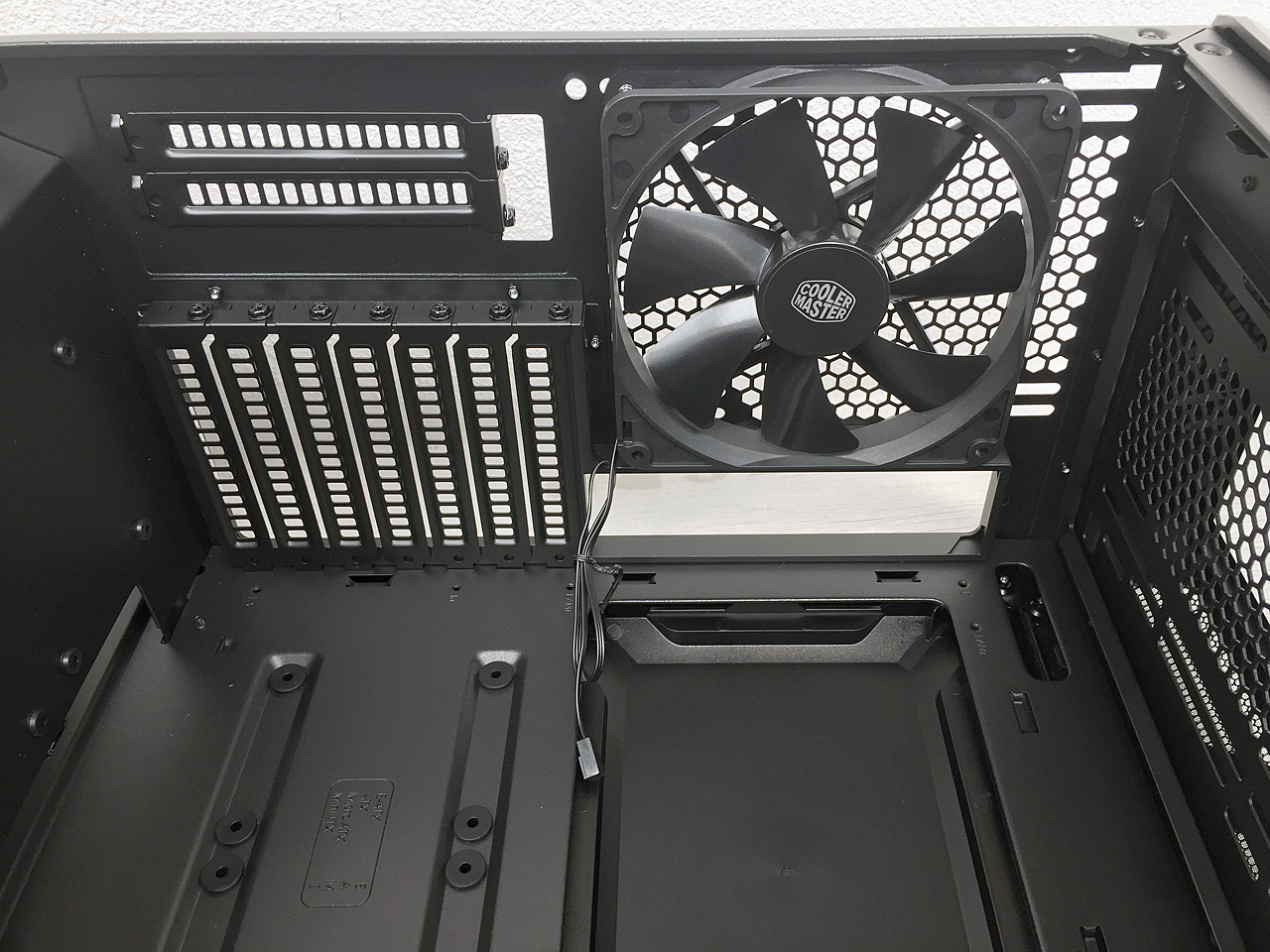 Cooler Master MasterCase H500M – skříň s dvojí tváří