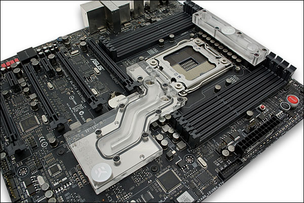 EK představilo blok vodního chlazení pro základní desku ASUS Rampage IV Black Edition