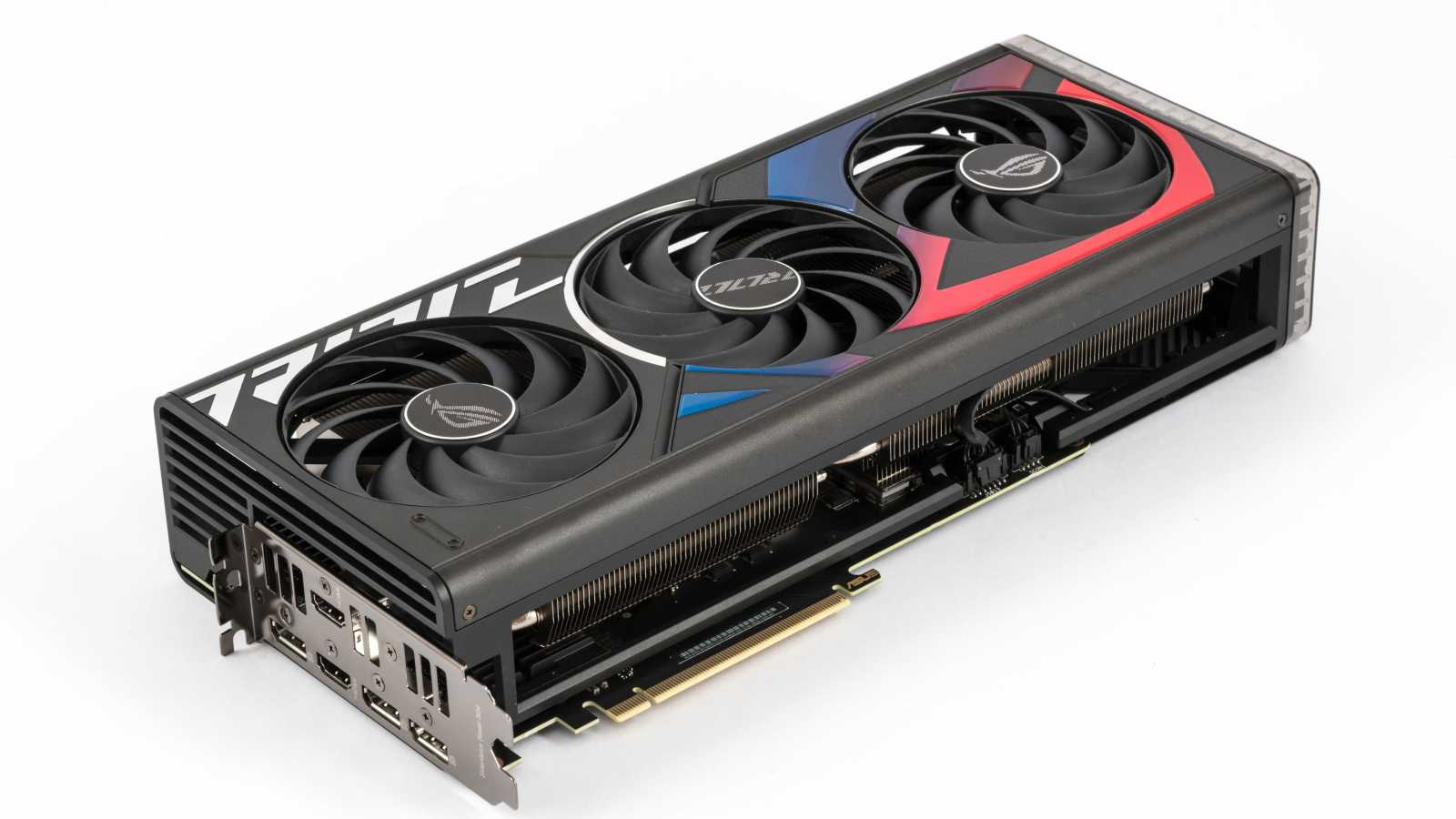 Asus ROG Strix GeForce RTX 4070 Ti OC Ed. O12G: Když vám normální karty nestačí