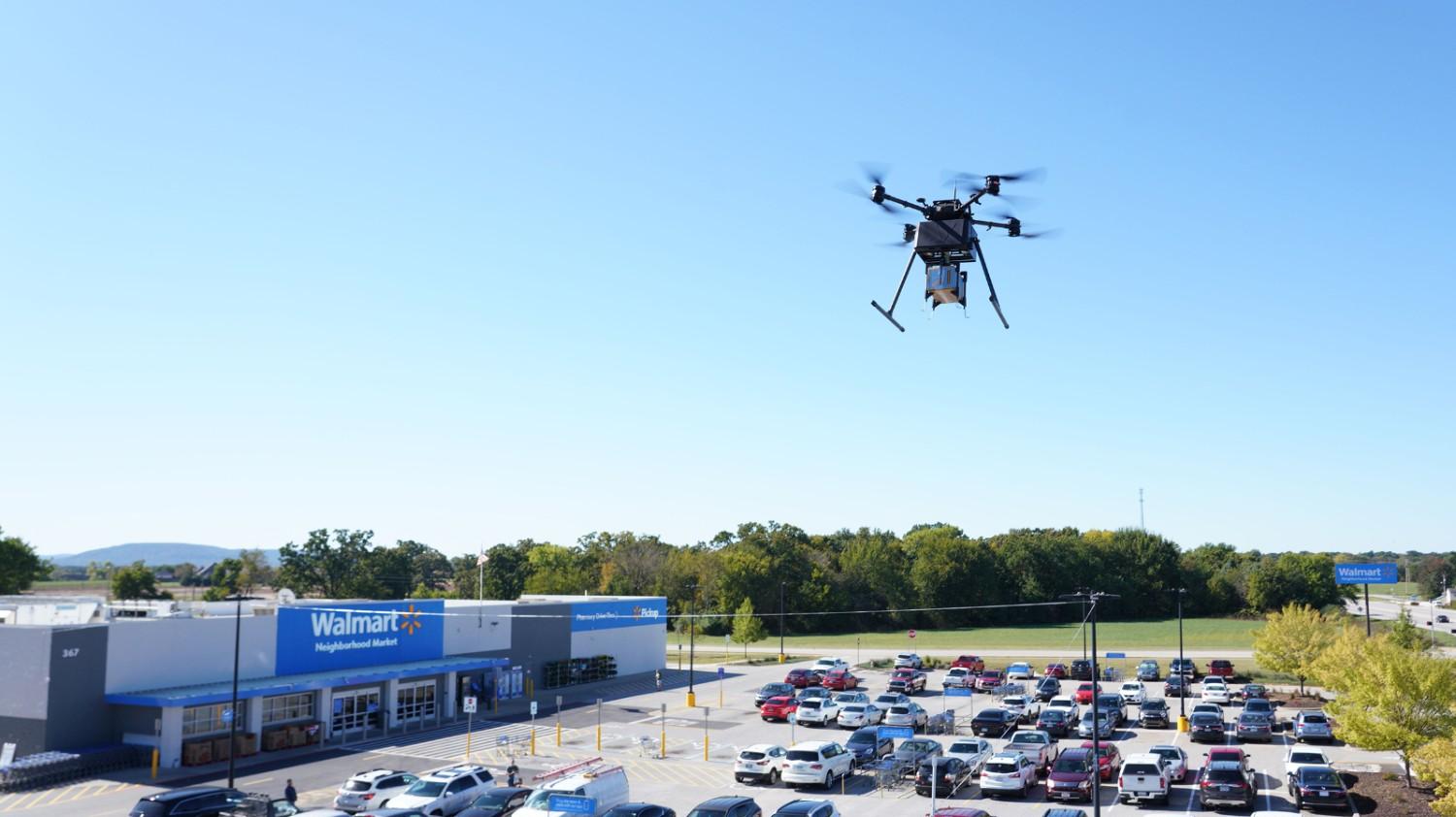 Důchodce na Floridě vytáhl zbraň a střílel na doručovací dron Walmartu