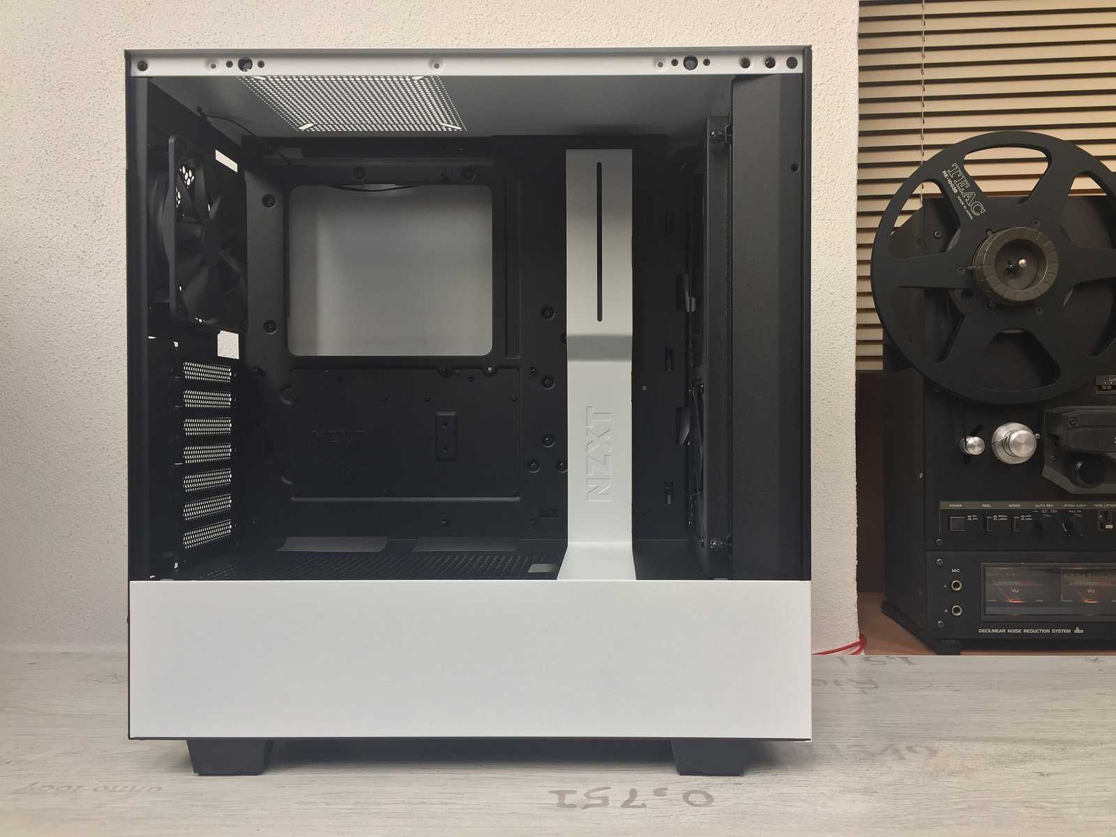 Test skříně NZXT H510 FLOW – s komponenty v bílém tónu