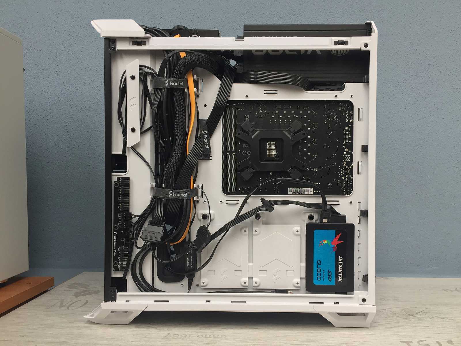 Test skříní Fractal Design Torrent Compact a Nano - designové skvosty v menším provedení