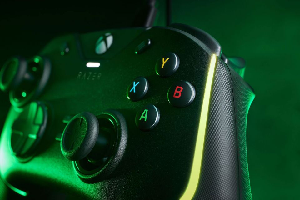 Wolverine V2 od Razeru je prvotřídní ovladač pro Xbox i PC