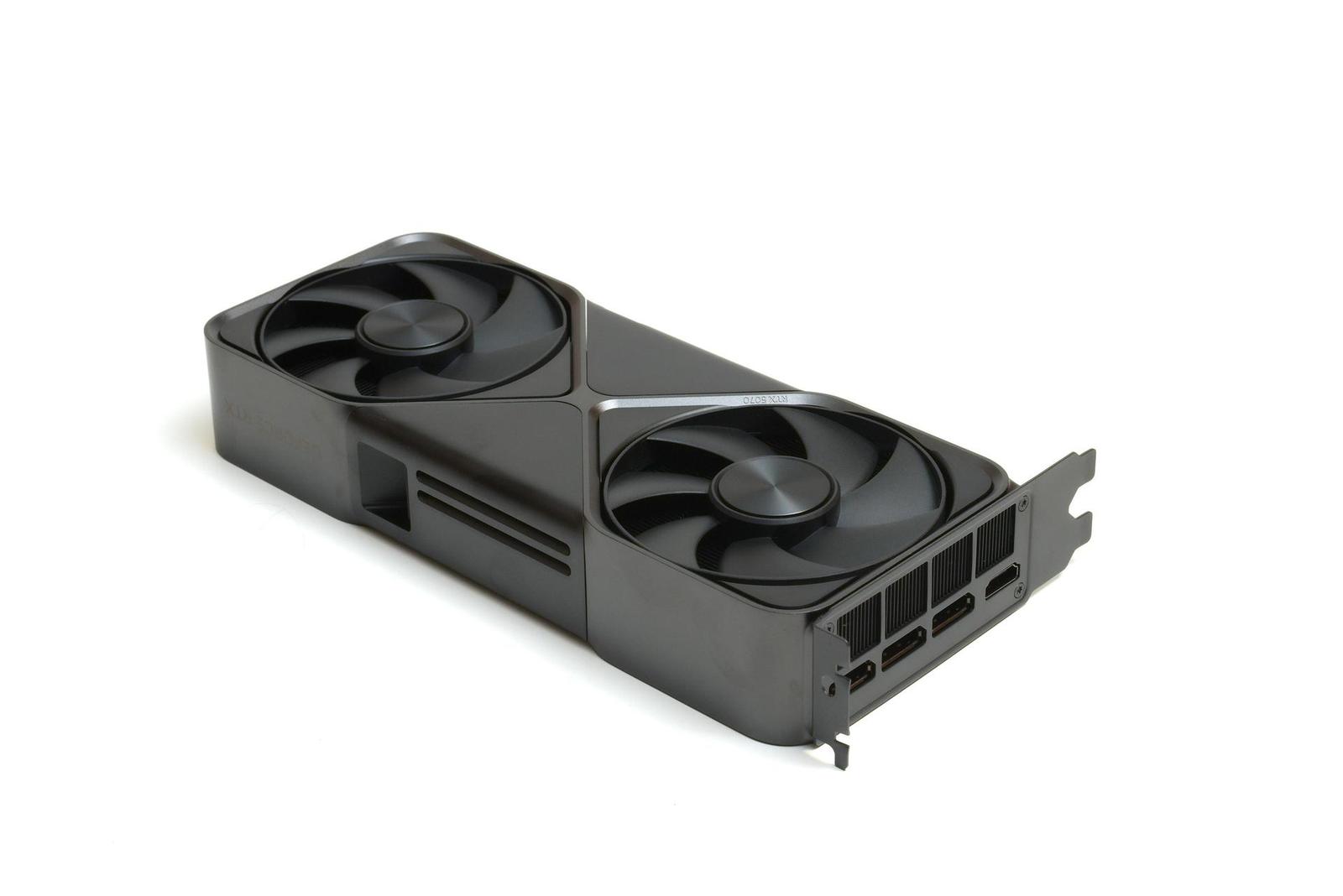 Test grafiky Nvidia GeForce RTX 5070 FE. Tváří se jako dobrá koupě