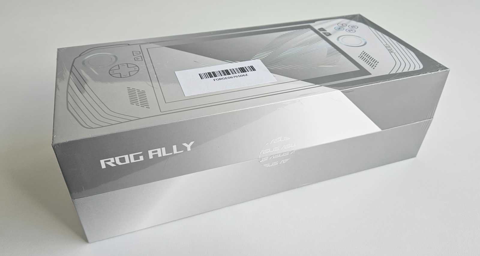 ASUS Rog Ally RC71L: Výkonem našlapaný PC handheld, který jde po Steam Decku