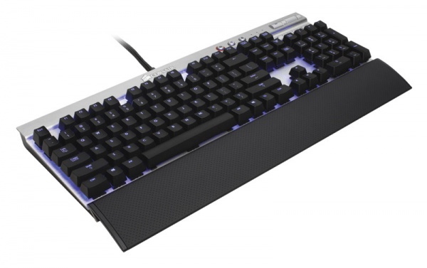 Corsair představil mechanickou klávesnici Vengeance K70