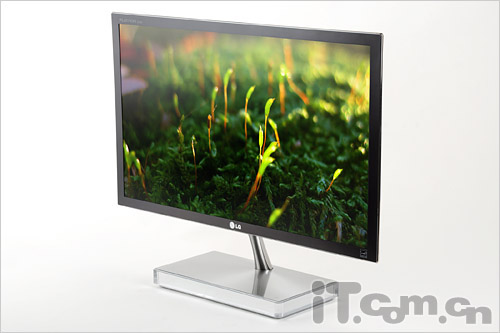 Krátké preview LG E2290V – monitor tenký pouhých 7,2 mm díky LED podsvícení