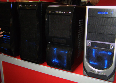 CEBIT 2010: počítačové skříně - fotoreportáž 2/3