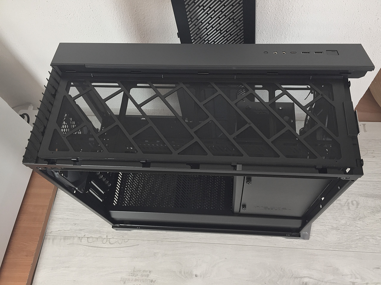 Fractal Design Vector RS: Tohle tu ještě nebylo