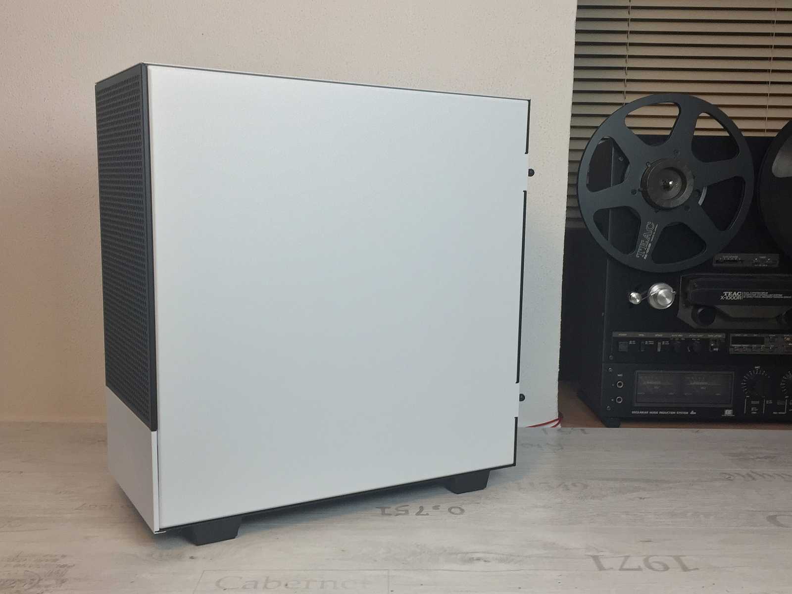 Test skříně NZXT H510 FLOW – s komponenty v bílém tónu