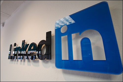 Sociální síť LinkedIn vlétla na burzu jako hurikán, bude ho následovat Facebook a další