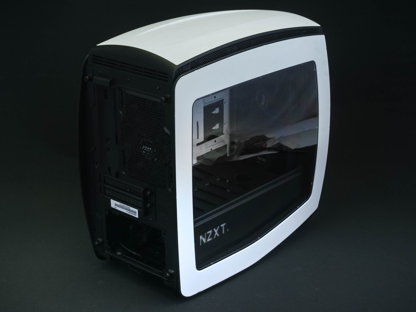 NZXT Manta: Malá skříň pro velké monstrum