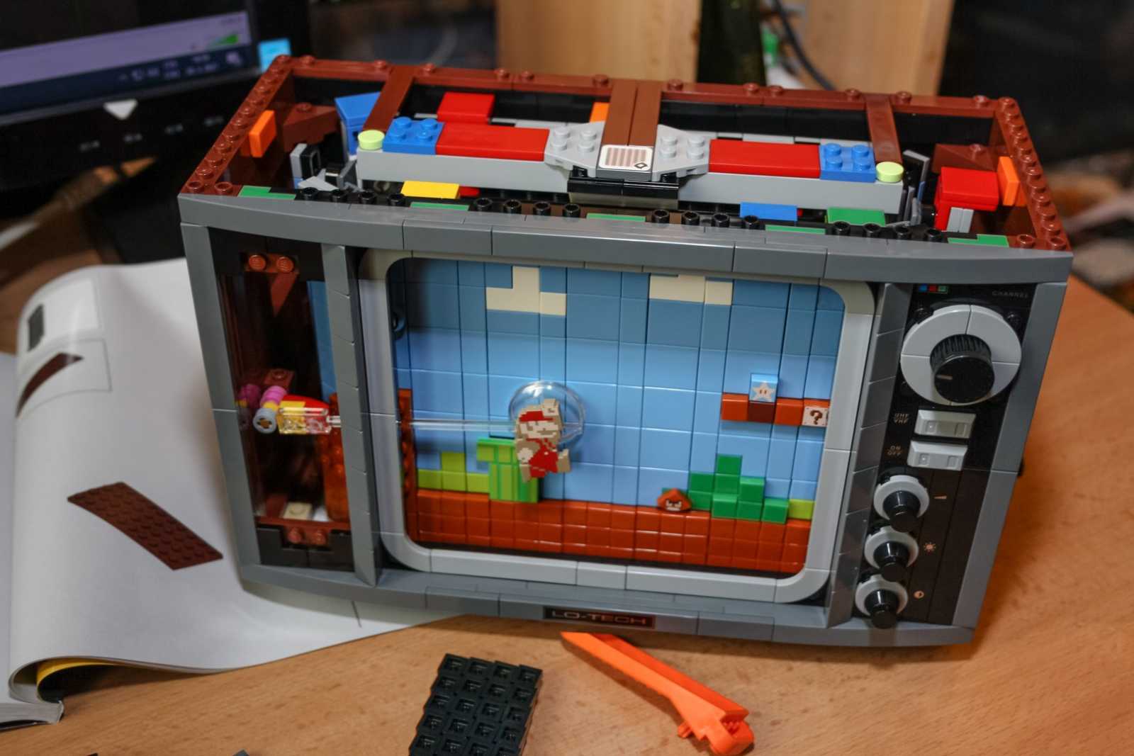 NES, jeho jméno je Lego NES!