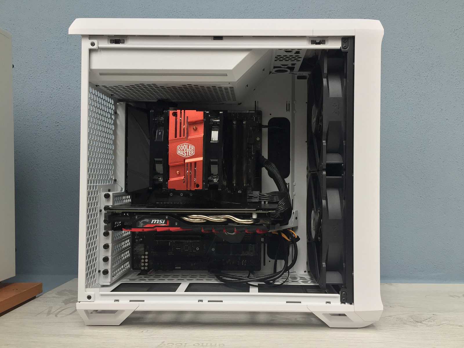 Test skříní Fractal Design Torrent Compact a Nano - designové skvosty v menším provedení