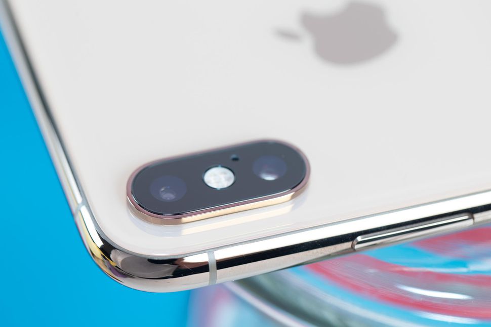 Aktualizace iOS 12.1 vyřeší problémy s nabíjením iPhonu XS a XS Max