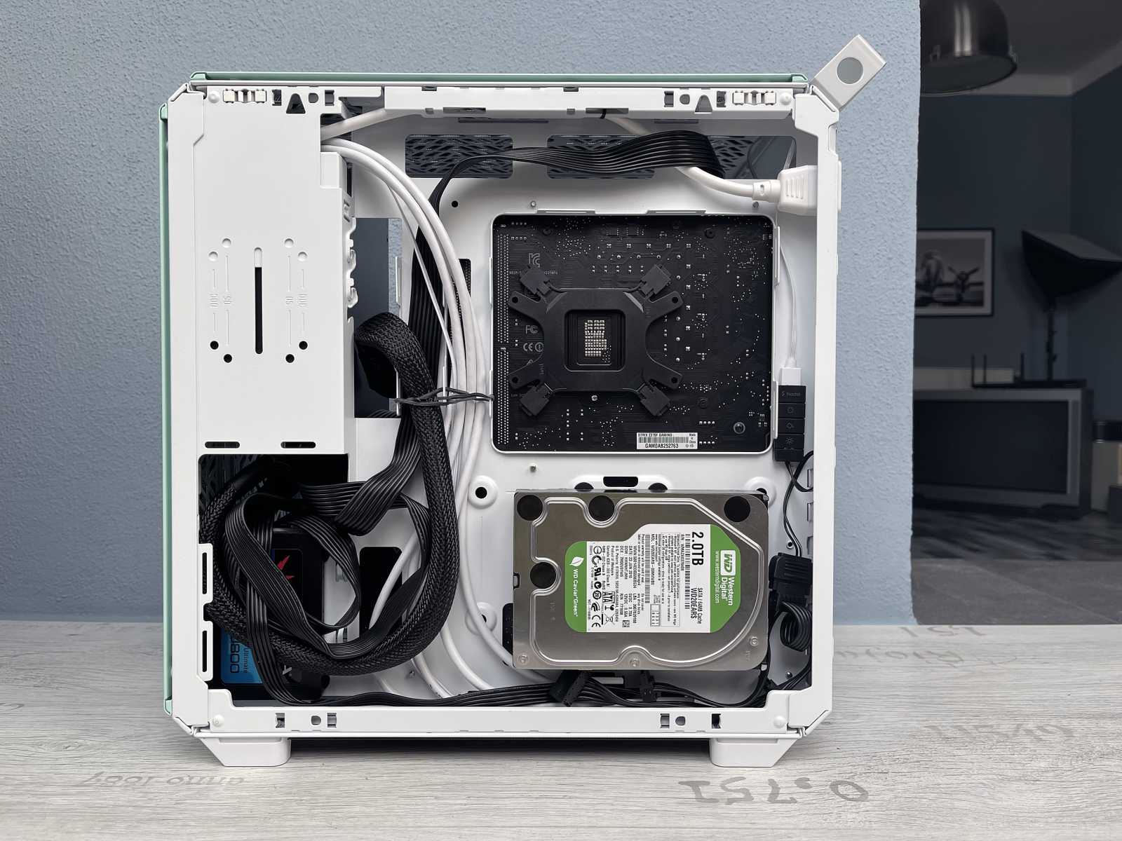 Test skříně Cooler Master Qube 500 FlatPack: Udělej si sám