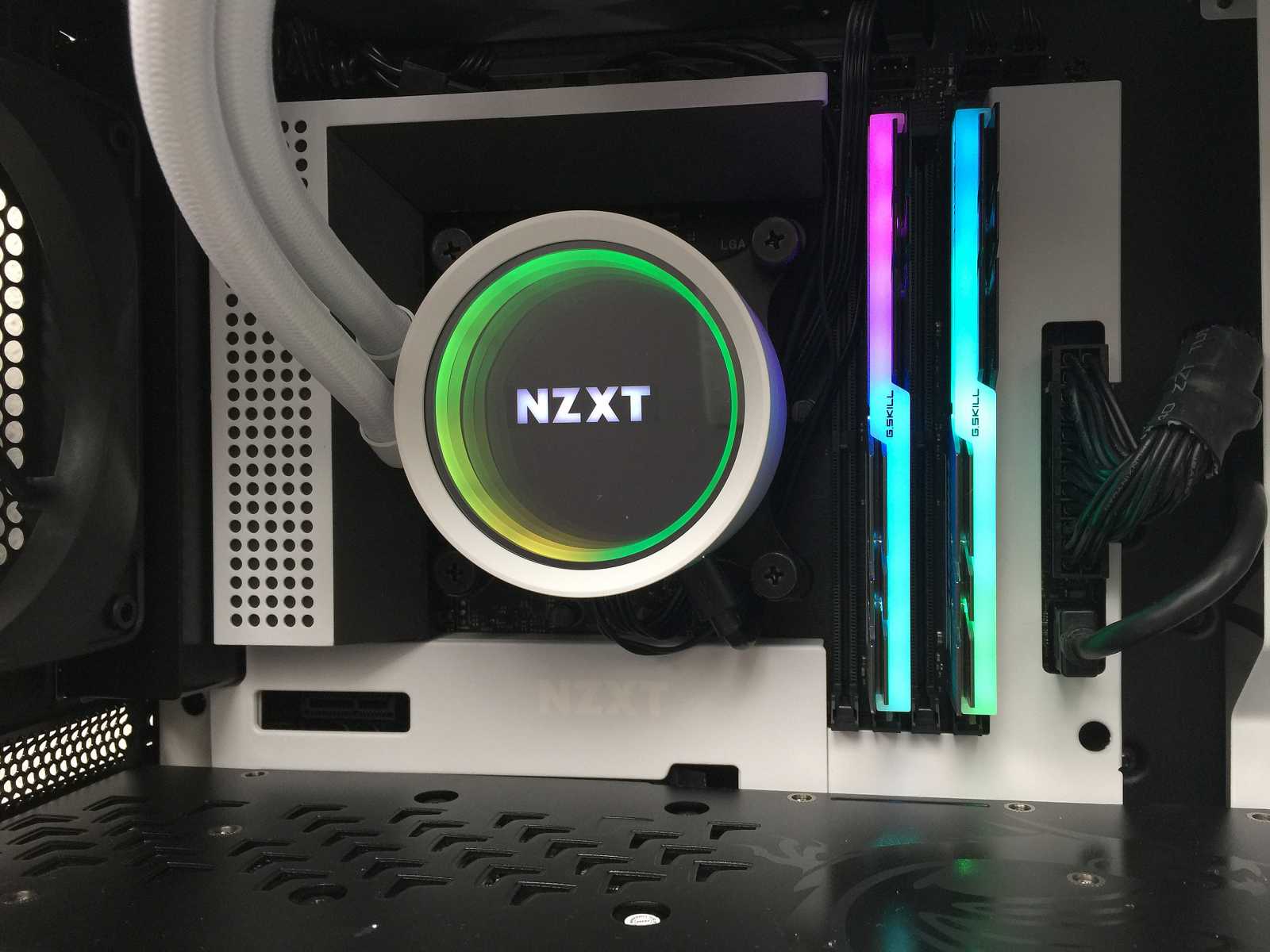 Test skříně NZXT H510 FLOW – s komponenty v bílém tónu