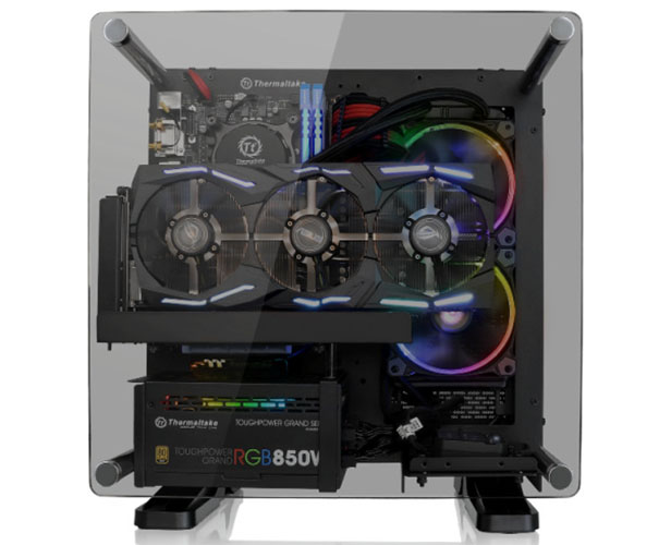 Thermaltake přichází s prosklenou mITX skříní Core P1, kterou lze přidělat na zeď