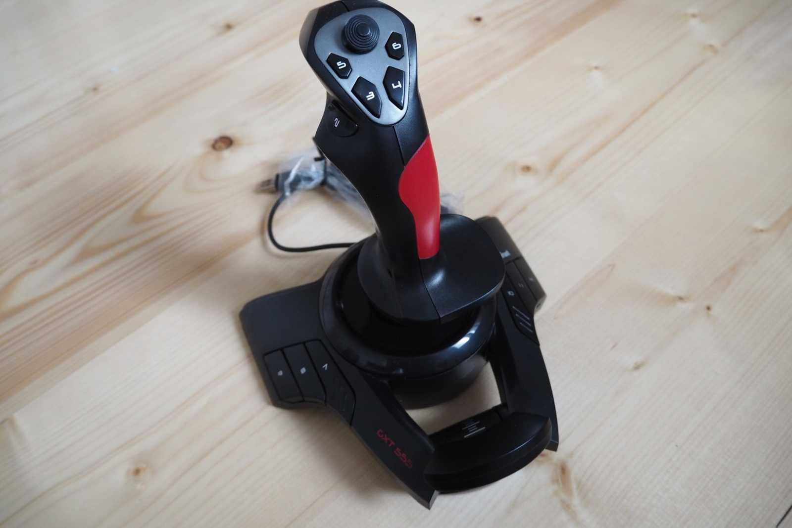 Šest joysticků s cenou pod 1500 korun v testu