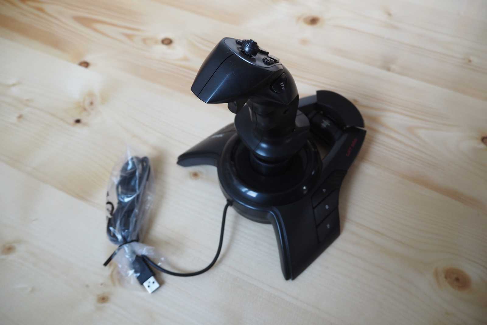 Šest joysticků s cenou pod 1500 korun v testu