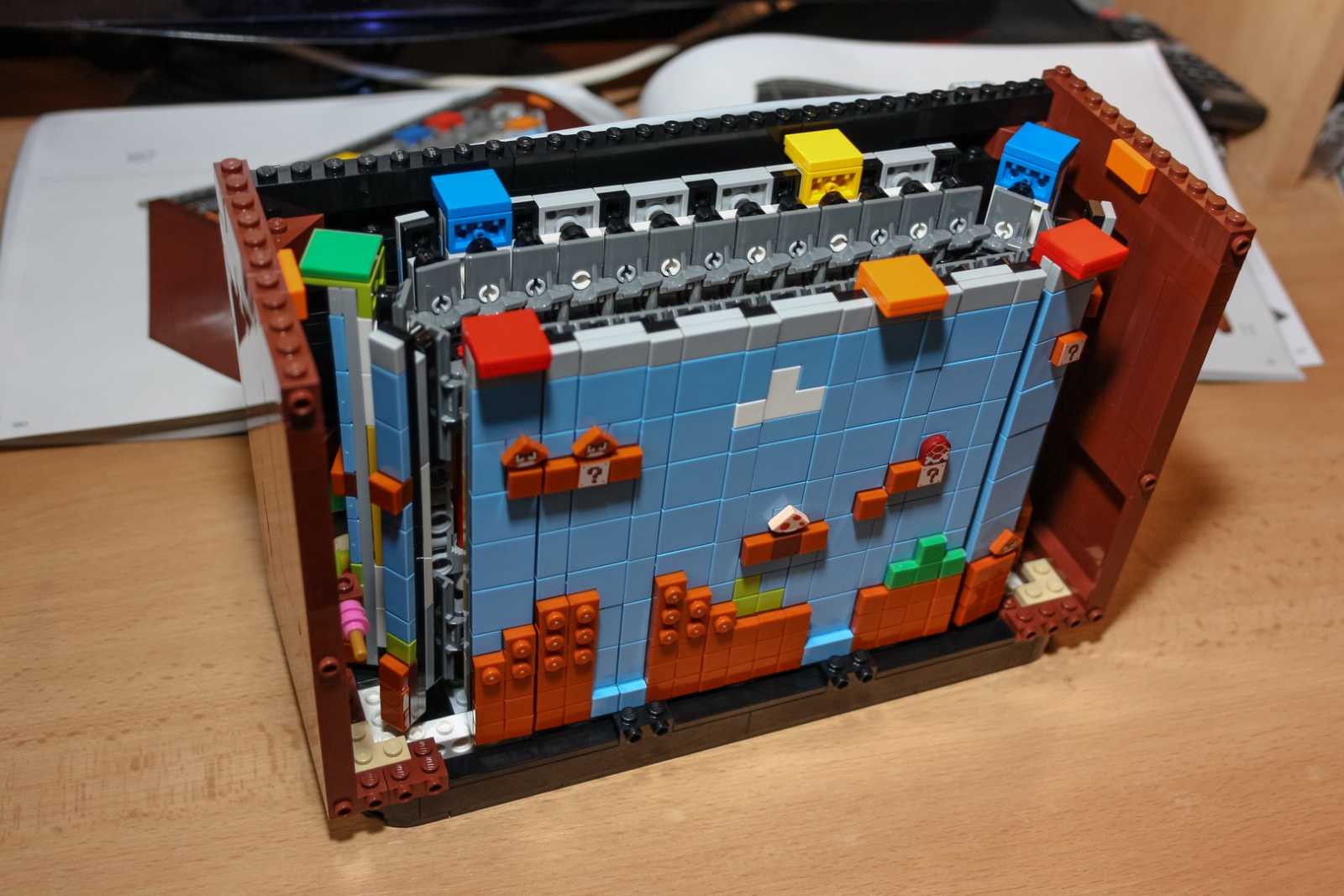 NES, jeho jméno je Lego NES!