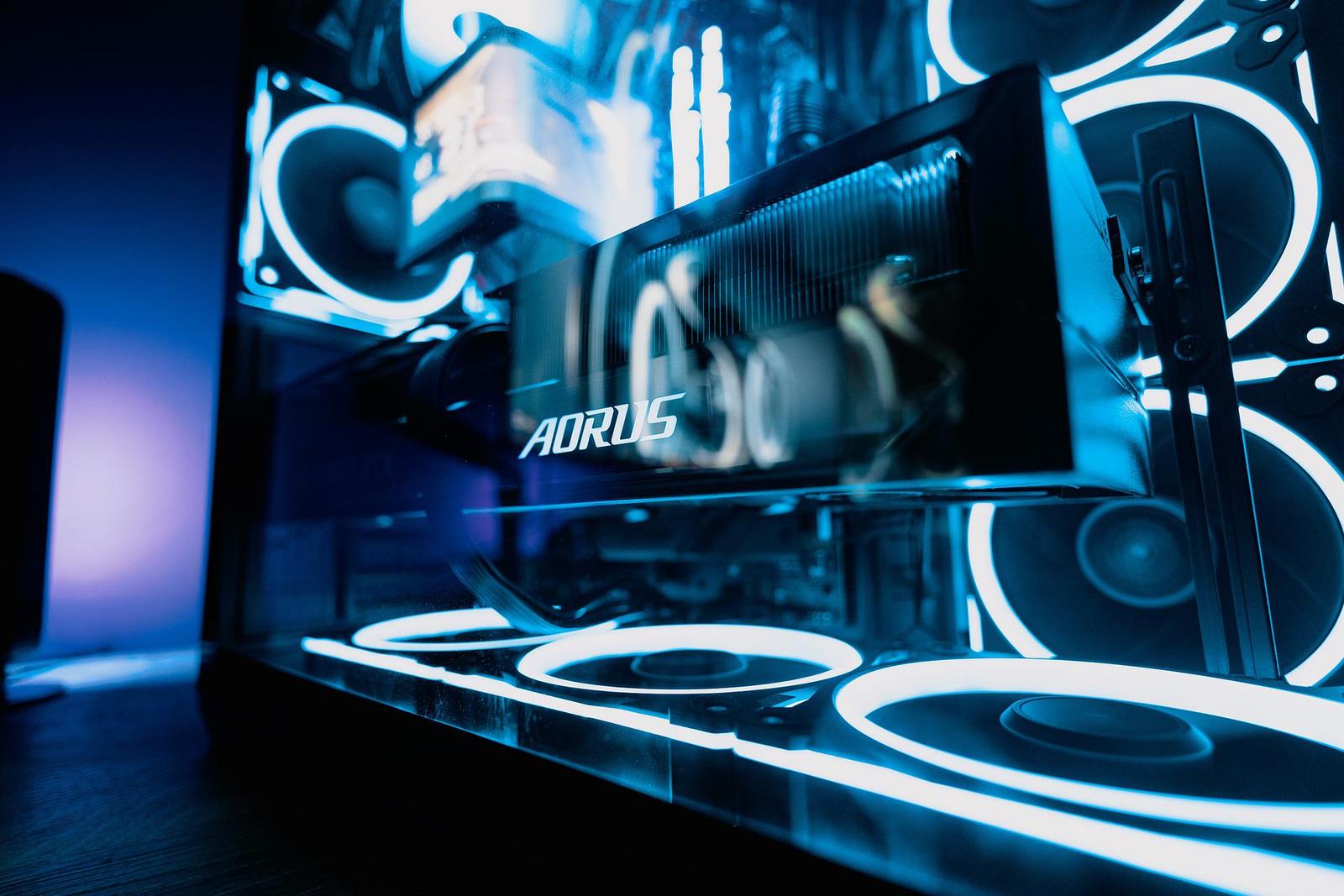 Test skříně ASUS A32 PLUS – světelná show v hlavní roli