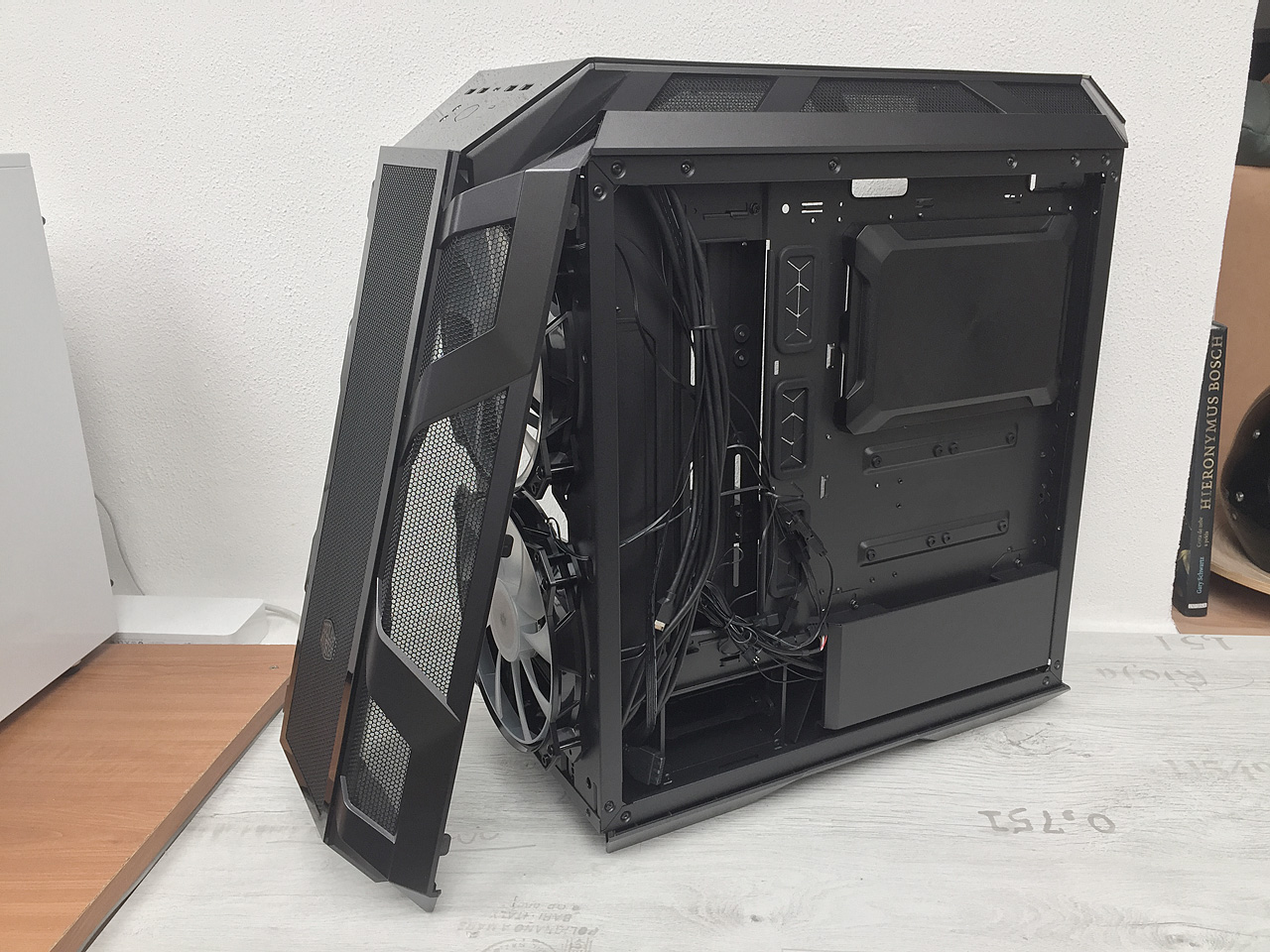 Cooler Master MasterCase H500M – skříň s dvojí tváří