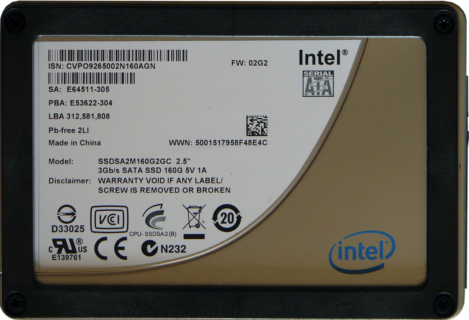  nahoře nové 34nm SSD Intel, dole první 50nm generace (pro zvětšení klikněte)