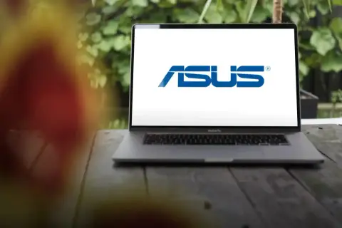 Asus a Acer je v Německu opět online. Spor ale prodeje blokuje dál