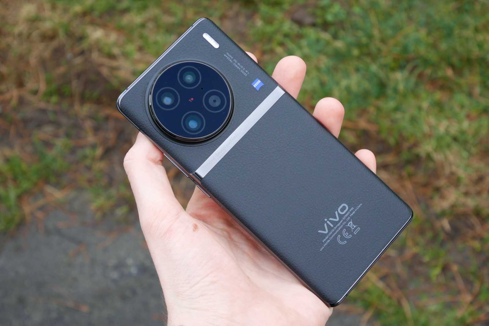 Nadupaný fotomobil Vivo X90 Pro s optikou Zeiss: Nadchne nejenom foťákem, ale už moc nepřekvapí