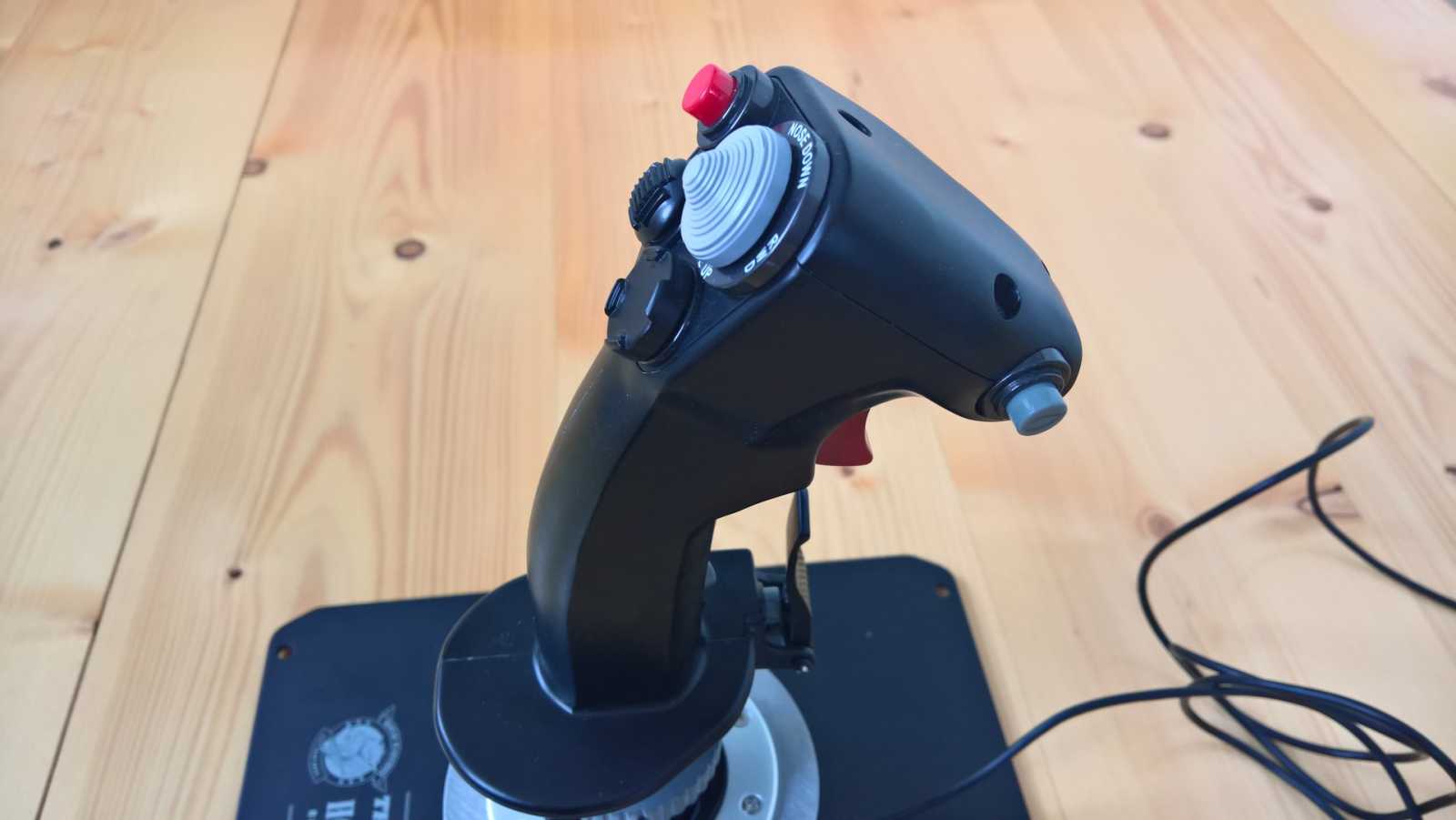 Highendové joysticky: Thrustmaster HOTAS Warthog 