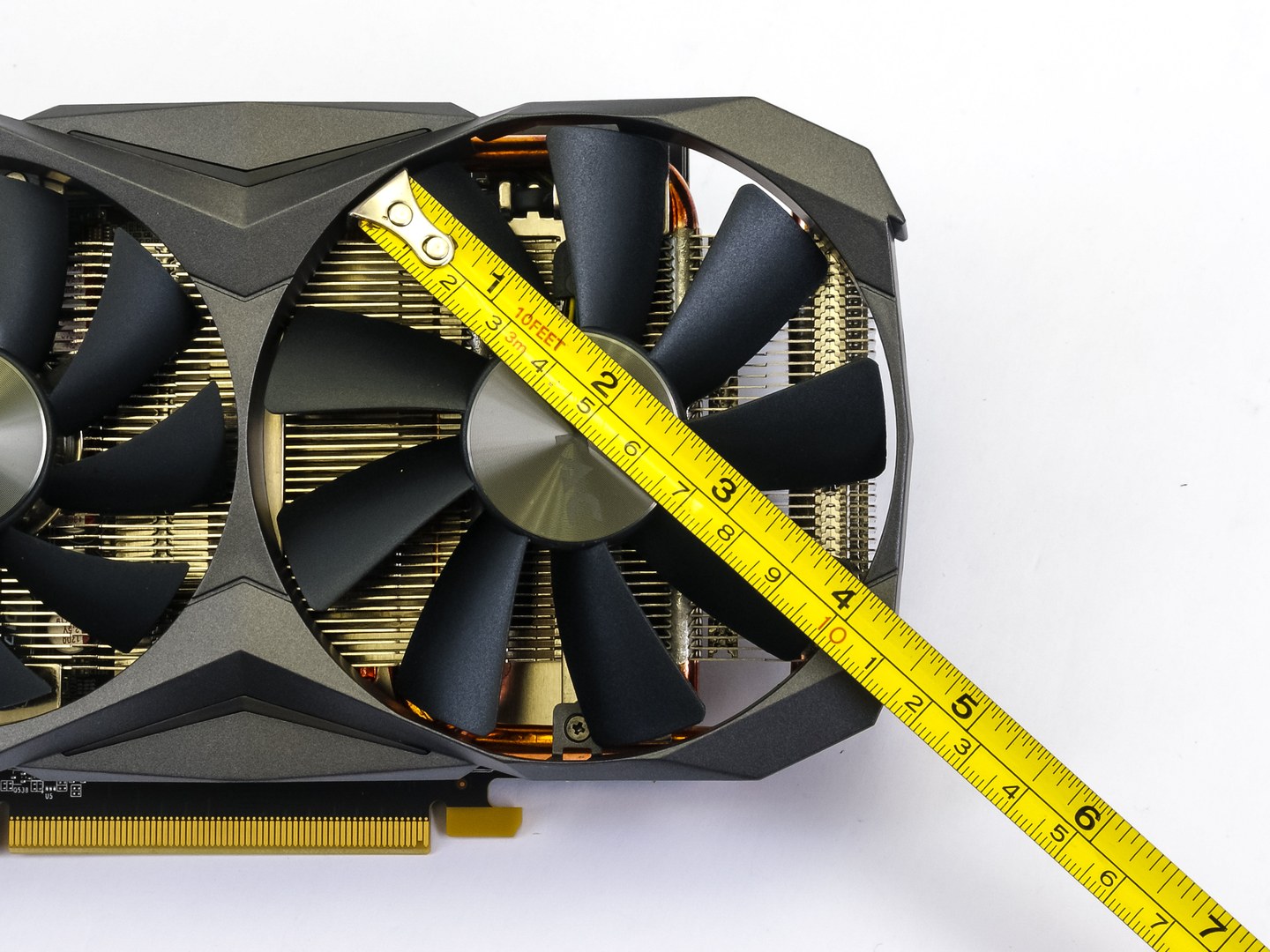 Zotac GTX 1080 Mini: „zabiják“ GTX 1070 Ti v testu